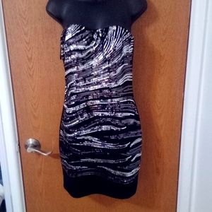 Black‎ Strapless Light Weight sequence Dress by Nikibiki Size M